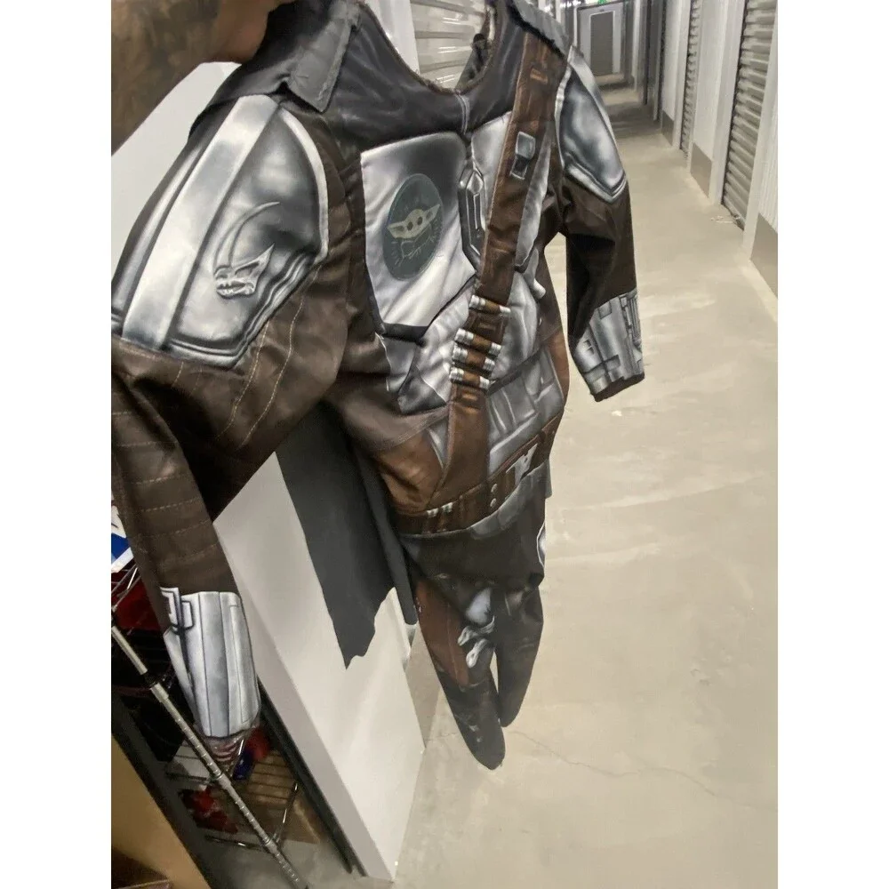 Kids Mandaloran Costume W/ Padded Armor, Cape, Shoe Covers, No Mask Size Small - Picture 8 of 9